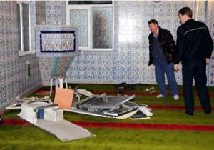 Hırsızlar camiyi talan ettti