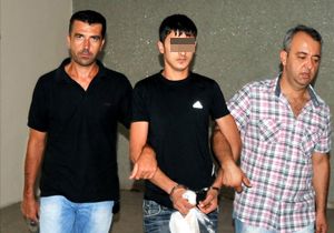Gaspçı önce kameraya sonra polise yakalandı