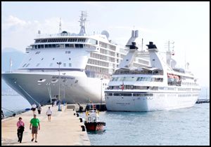 Alanya'ya 2 yolcu gemisiyle 853 turist geldi