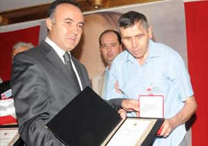 Şehit yakınlar ve gazilere övünç madalya verildi