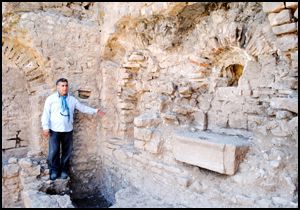 Rhodiapolis'te 1800 yıllık mezar