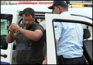 Kadınlar tuvaletinde aynalı röntgenci