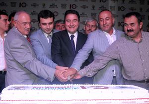 'Teröre karşı hep dik durduk'