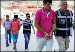 Sahte parayla eğlenirken yakalandılar