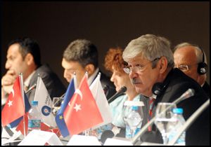 Müsteşar yardımcısı iki CHP'li arasında