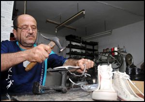 Tamire bırakılan ve çalınan ayakkabıya 6 bin TL ödeyecek