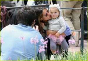 Alessandra Ambrosio ailesiyle tatilde