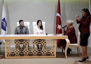 İşitme engelli çifte ASMEK tercüman oldu