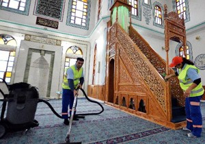 Muratpaşa Belediyesi, ibadethaneleri temizliyor