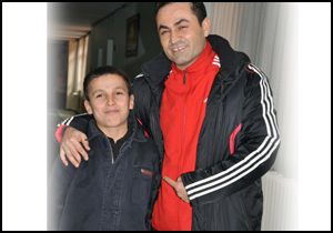 Yurtta yetişti, öğretmen olarak görev yapıyor