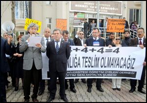 Öğretim üyelerinin '4+4+4' tepkisi