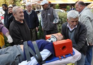 Turistin otomobille çarptığı öğrenciyi arkadaşları sakinleştirdi