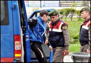 Kemer'de kaybolan turist 20 saat sonra ormanda bulundu