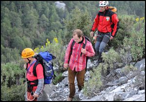Mahsur kalan turisti AKUT kurtardı