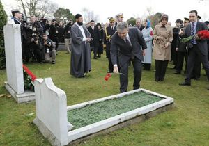 Cumhurbaşkanı Gül, Portsmouth taki Türk Deniz Şehitliği ni ziyaret etti