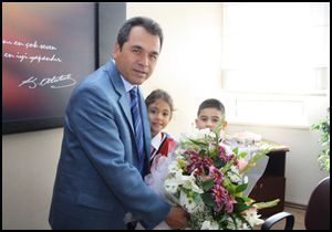Müdür Gülay’a TED’lilerden kutlama