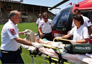 Ambulans helikopter yağmur bebek için havalandı