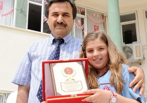 11 yaşındaki Doğa 100 kişiye sigara bıraktırdı