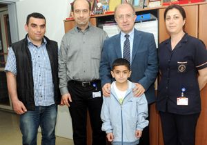 10 yaşındaki Ferdi'nin doktorlara teşekkür ziyareti