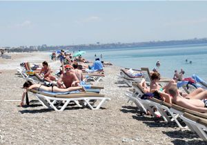 Antalya’da sıcak hava sahilleri doldurdu
