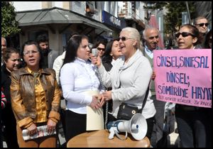 Kadınlar Günü'ne 6 nokta alfabeli basın açıklaması