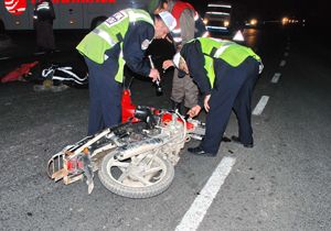 Kamyonun çarptığı motorsikletli öldü, arkadaşı yaralandı