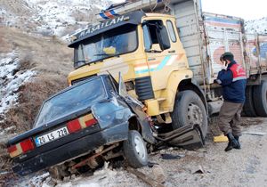 Tefenni de hatalı sollama kazası: 2 ölü