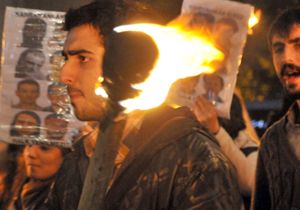 'Hayata dönüşe'e meşaleli protesto