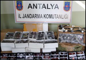 Manavgat'ta kaçak güneş gözlüğü operasyonu