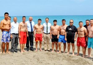 Kemer'de cankurtaranlar yarıştı