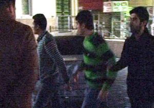 ATM'ye para yüklerken para dolu çuvalı çaldılar