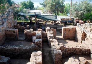 Kaş’ta tapınak olduğu sanılan yeni bir yapı ortaya çıkarıldı