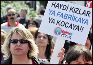 Antalya'da öğretmenler yarım saat işi bıraktı