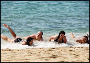 Alanya'da turistlerin deniz keyfi