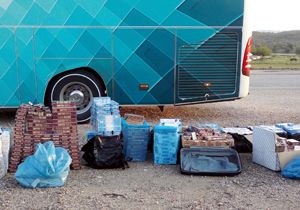 Otobüs bagajında 7 bin 910 paket kaçak sigara