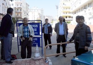 Polis güvenlik gerekçesiyle sokağı trafiğe kapattı