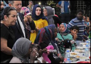 'Dünya Mülteciler Günü' iftarı Isparta'da verildi