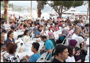 Kaş'ta geleneksel iftar buluşması