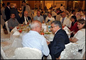 Köylül parasıyla lüks iftar yemeği 