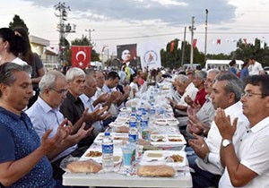 Muratpaşa'dan mevlitli iftar yemeği