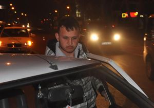 Antalya'da 2 kişiye çarptı bankaya girdi