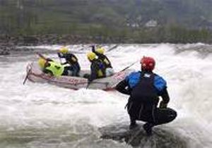 Rafting yaptı ırmağa girdi can verdi