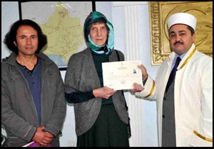 'Rockçı imam'dan etkilendi müslüman oldu