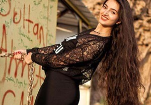 İranlı model şampuan reklamında
