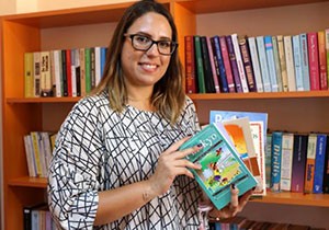 Çocukluktan beri okuduğu kitaplarla okul kütüphanesi yaptı