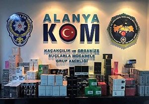 Alanya'da kaçak parfüm operasyonu