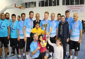 Voleybolun şampiyonu Kaş Belediyespor
