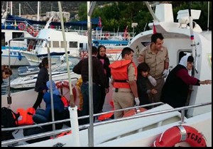 Kaş'tan Yunanistan adalarına gitmeye çalışan 11 Suriyeli kaçak yakalandı