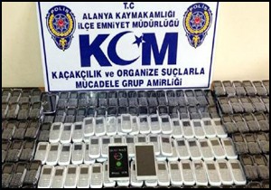 Alanya'da kaçak cep telefonu operasyonu
