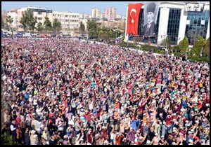 Antalya'da, 15 bin kadın şiddete karşı tek ses oldu